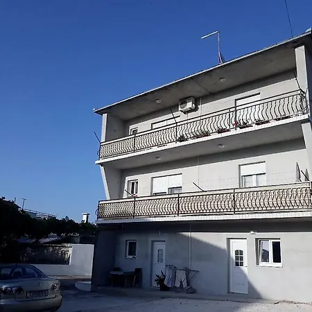 Διαμέρισμα Karlo Antonio Τρογκίρ