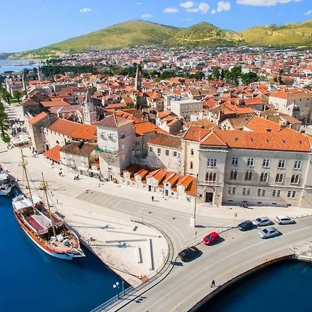 Διαμέρισμα Karlo Antonio *