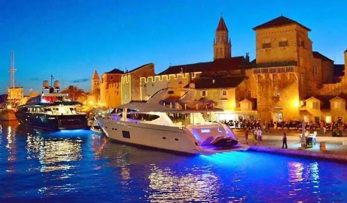 Karlo Antonio Apartman *