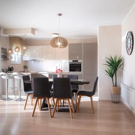 Karlo Antonio شقة *